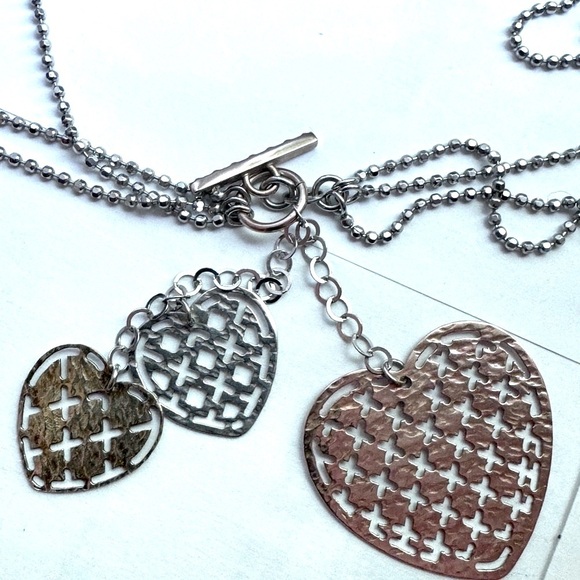 โจ Exquisite Vintage Tri-Coloured Sterling Silver Three Heart Necklace from Italy - Picture 11 of 13